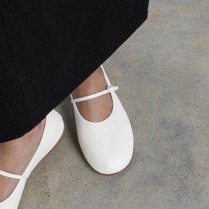 Dear Frances NEW IN BOX Balla Strap flat, Chalk (size 38)